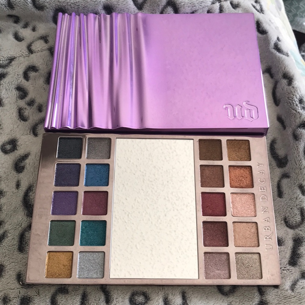 LE Urban Decay Heavy Medal Palette